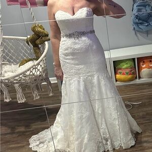 David's Bridal White Strapless Wedding Dress